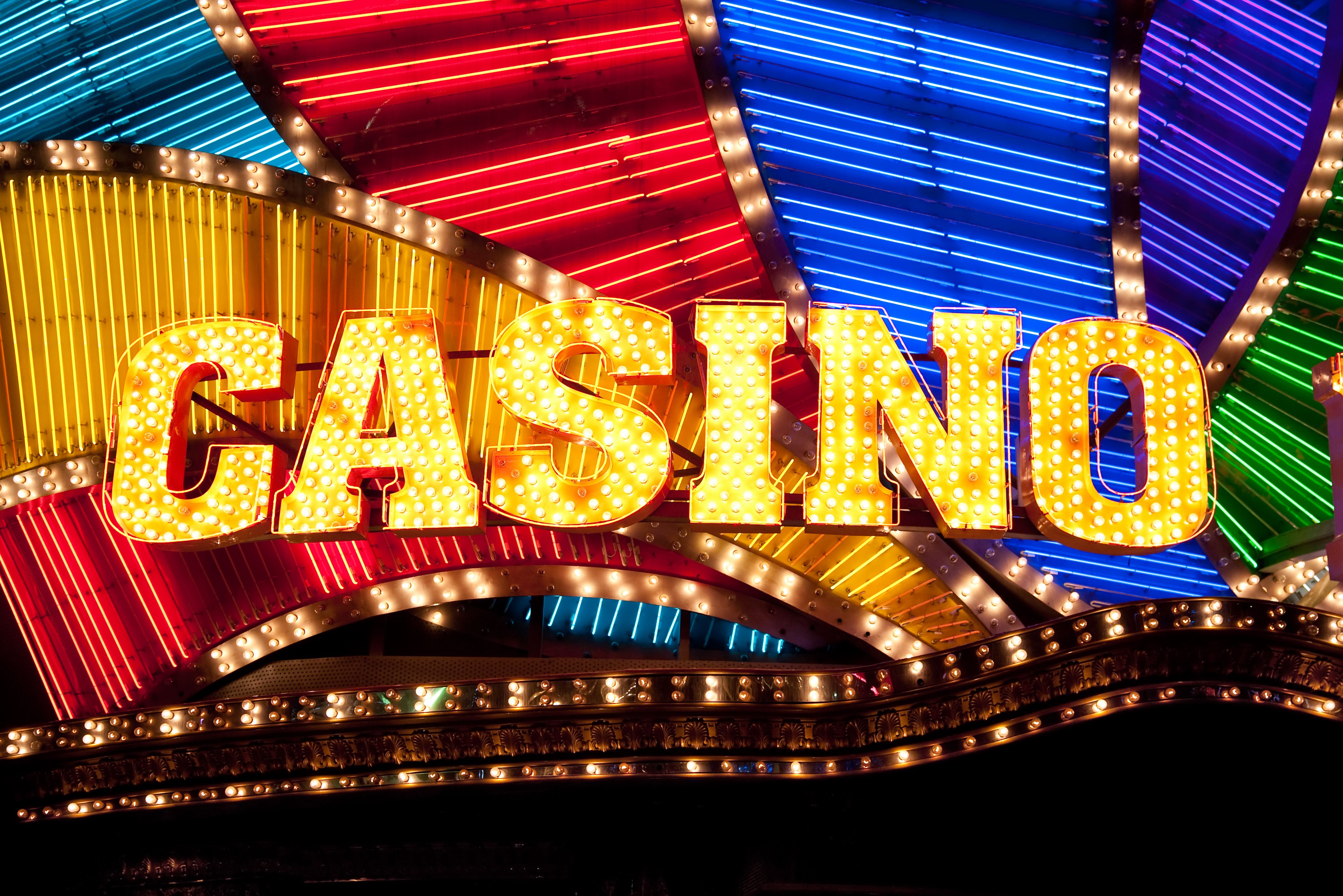 A dynamic graphic with the text 'TOP FREE CASINO BONUSES' and today's date.